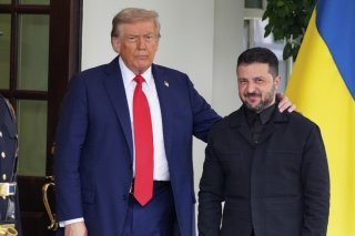 Le président Volodimir Zelensky a été accueilli par Donald Trump à son arrivée à la Maison Blanche. KEYSTONE/AP/Alex Brandon